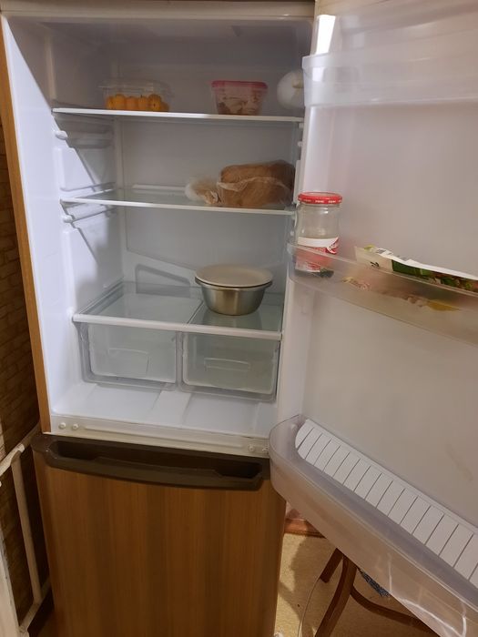 Холодильник  Индезит.