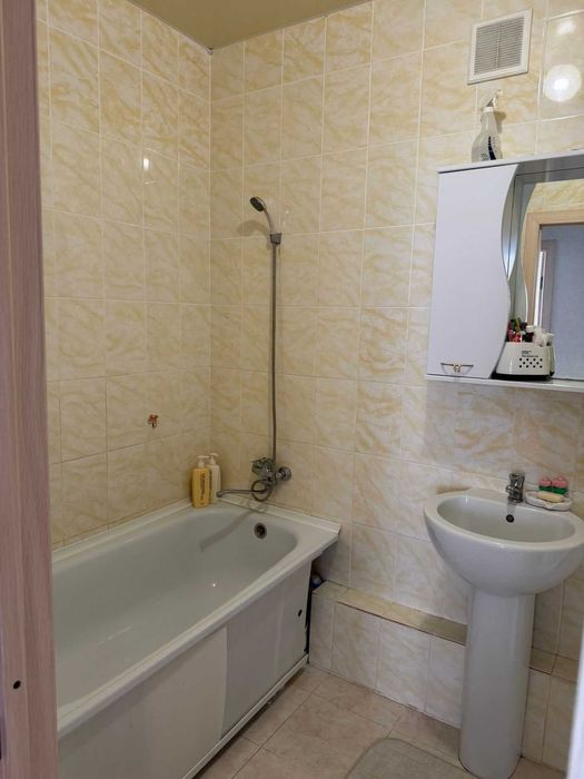 Продам 2 ком Назарбаева