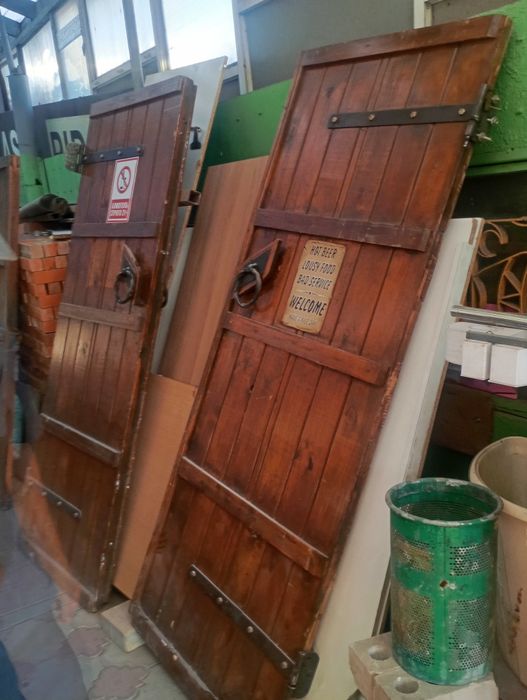 Продам выходные распашные двери