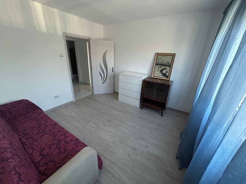 Închiriez apt 3 camere zona Podgoria etaj 1