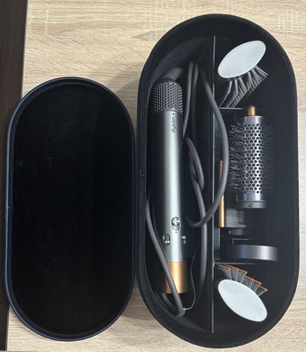 Dyson Airwrap с кутия