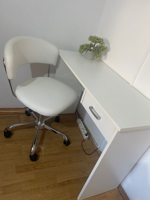 Set masă de birou cu scaun ergonomic