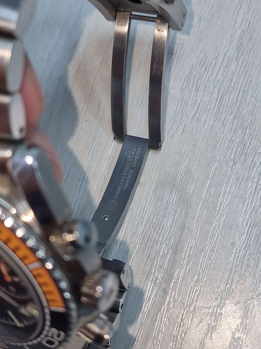 Часы наручные. Қол сағат.