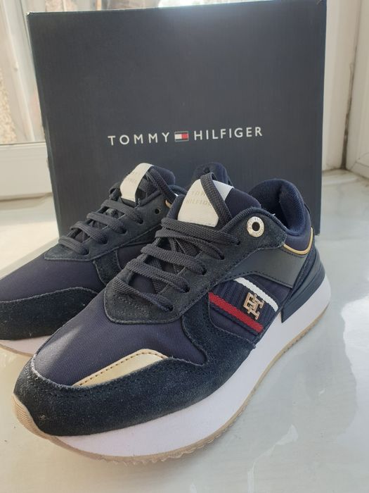 Кроссовки Tommy Hilfiger.