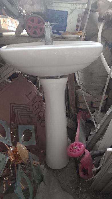 Раковина керамика с ножкой