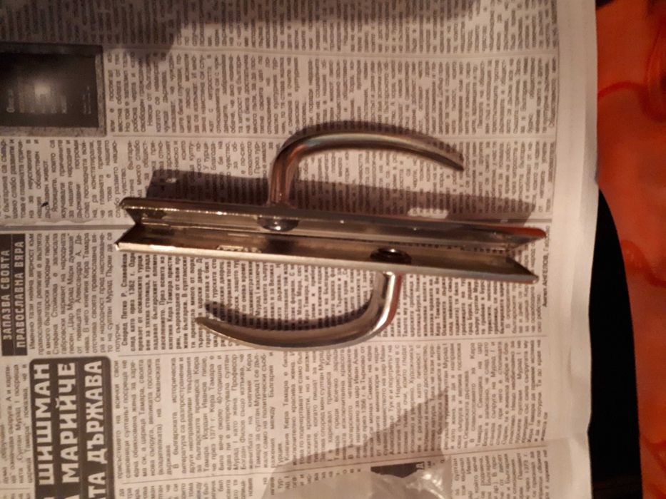 брави и дръжки за врати