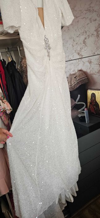 Официална рокля, подходяща и за сватбена