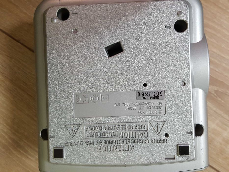 Радио часовник Sony icf-c60rc