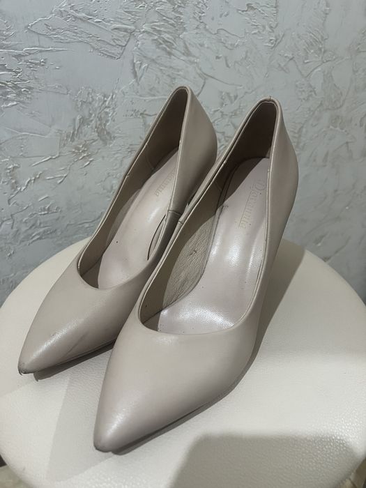 Туфли бежевые и черные 37 размер