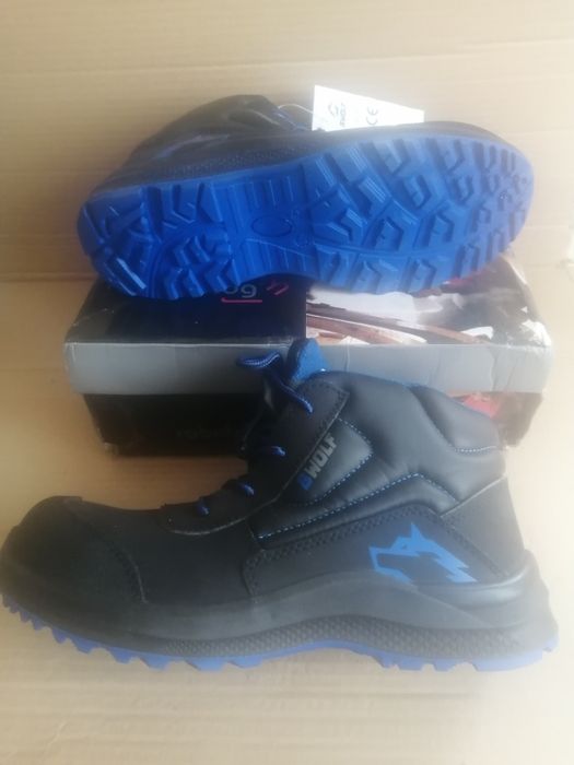 Работни обувки с твърди бомбета, абсолютно нови,