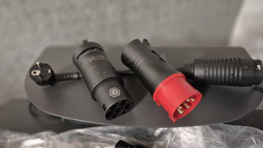 Statie incarcare masini electrice Mercedes 3 in 1 Flexible PRO 32A/ 22kw/h (220v, 380v si statie publica cu un singur cablu))