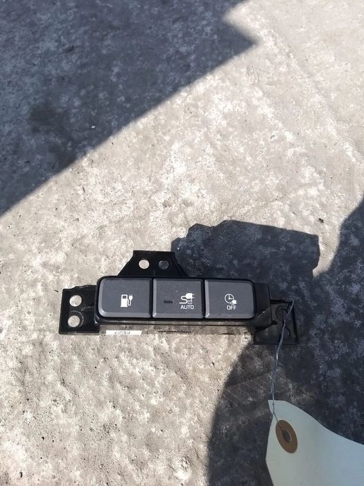 Comutator Deschidere Rezervor De Combustibil cod: 93555G7000 pentru Hyundai Ioniq Electrica din 2018