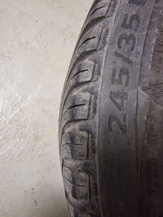 Roți BMW cu anvelope Continental. 18 Inch