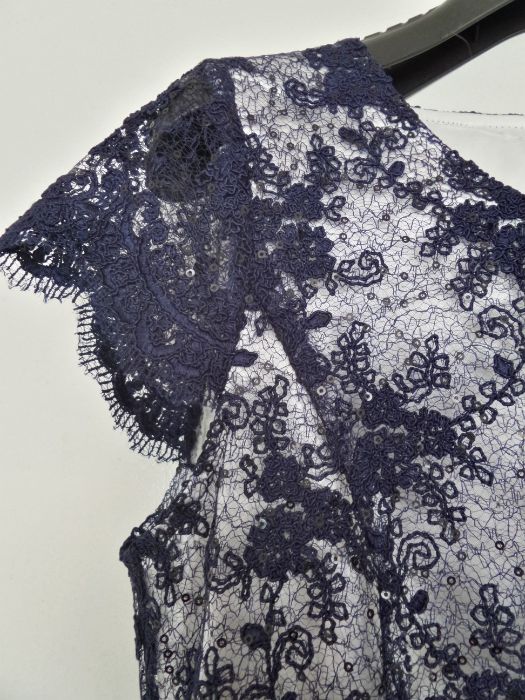 Официална рокля. Фина материя. Изключително елегантна и ефектна.