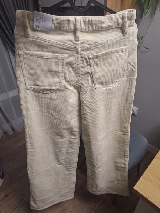 Нови Дамски джинси Mango