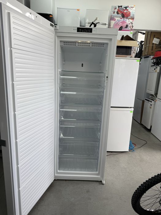 Голям Фризер Bauknecht NoFrost A++ 70см