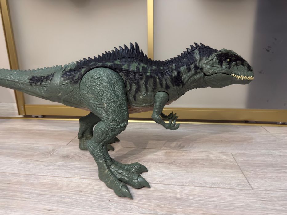 Динозавр фигурка