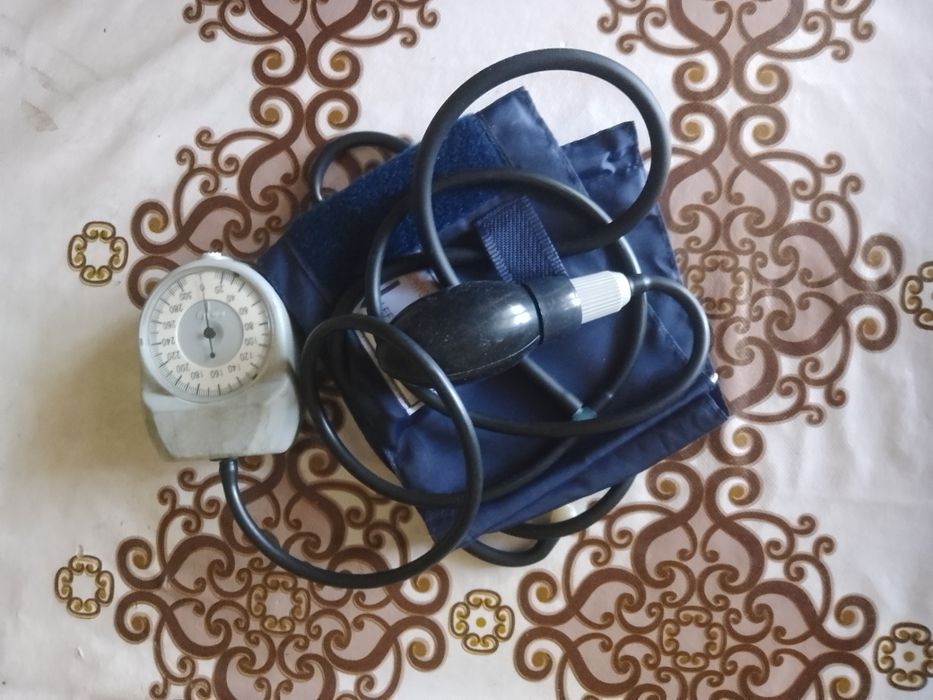 Продаю тонометр  б/ у