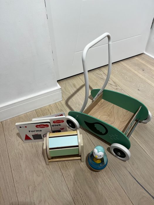 Set jucarii si premergator bebe