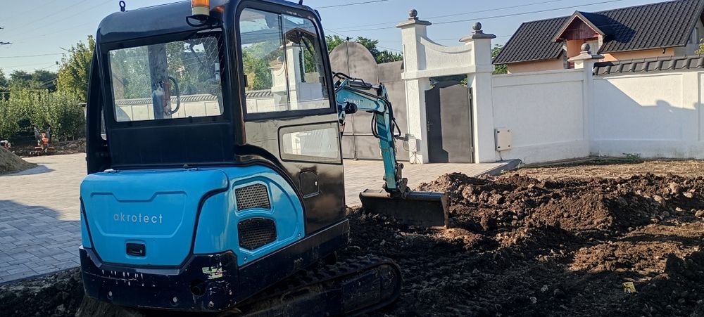 Închiriez excavator cu și fără personal