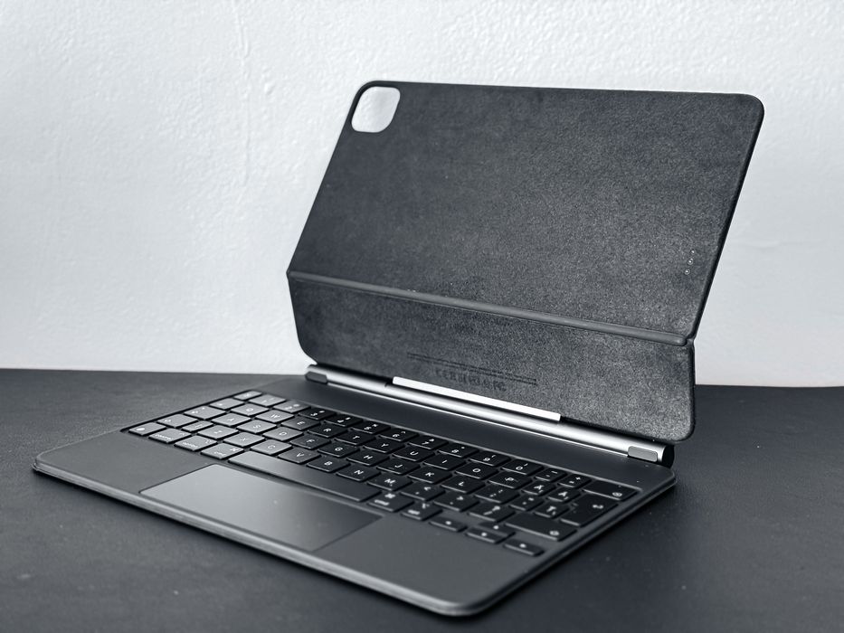 Tastatură / Husă Apple iPad Magic Keyboard pt iPad 11” -  impecabilă