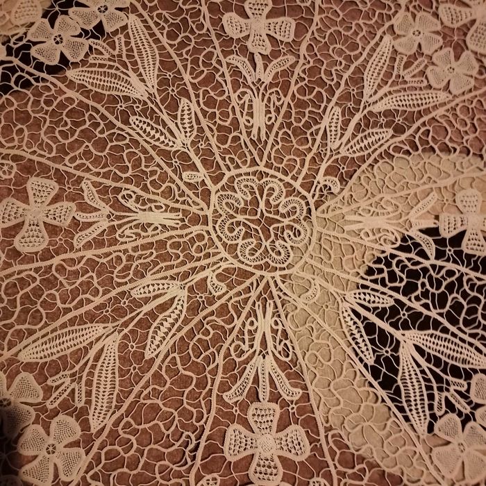 Față de masă croșetată din macrame