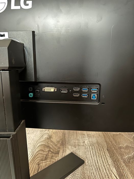 Продавам LG монитор в отлично състояния 60hz