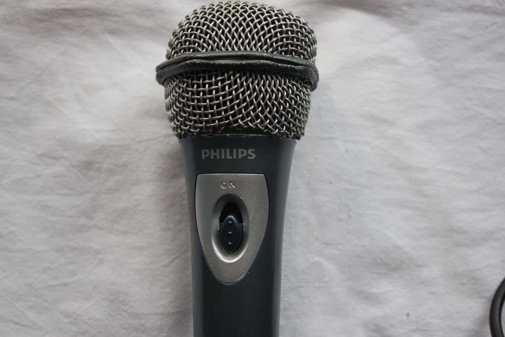 Philips Microfon dinamic cu fir Philips SBCMD150