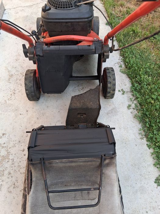 Vând mașină de tuns iarba pe benzină Sabo.