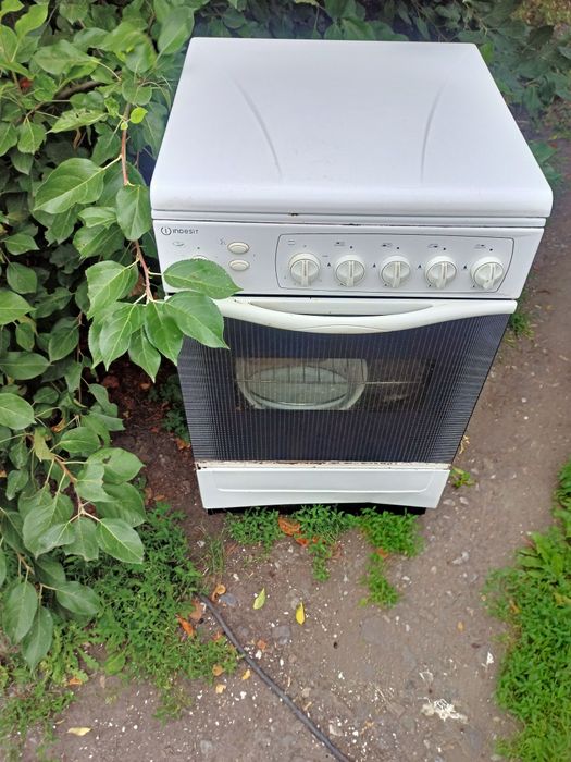Продам газовую плиту