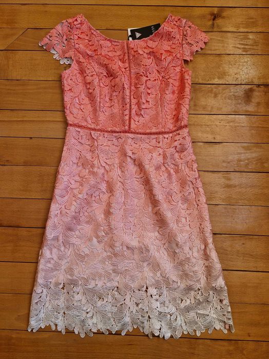 Нова Рокля Guess