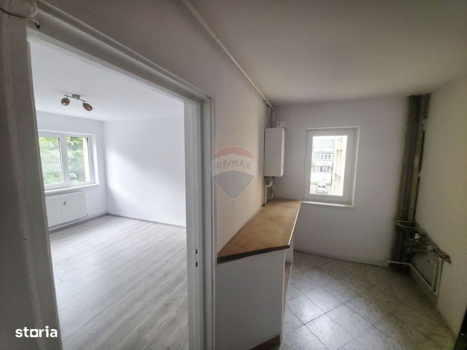 Apartament cu 3 camere de vânzare în zona Maratei