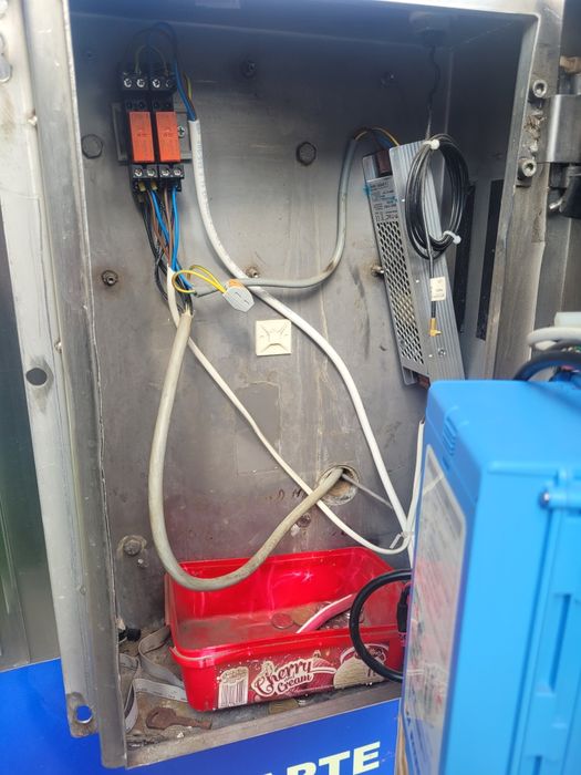 Vând dozatoare de lapte second-hand