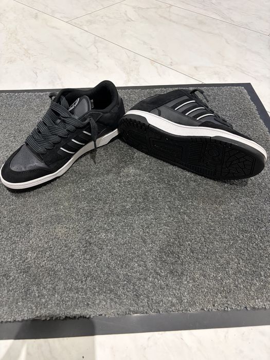 Vand Adidas tapid court low