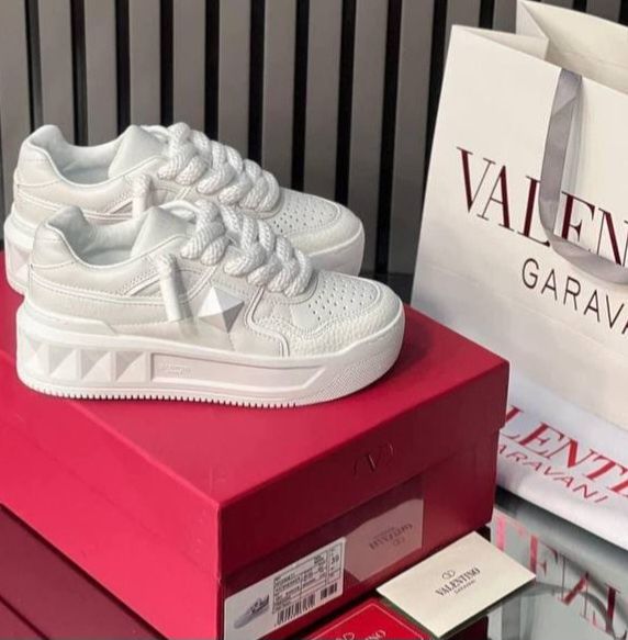 Adidasi si ugg-uri pret redus