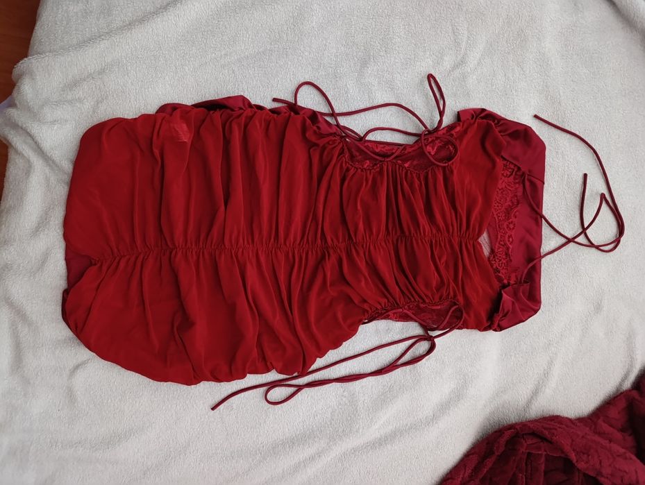 Червена рокля (бельо)