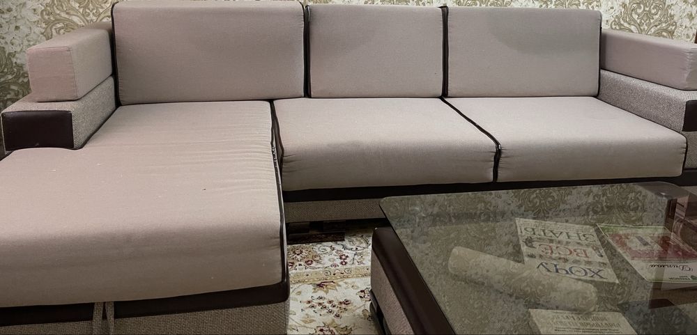 Хорошим состоянии уголок гостины