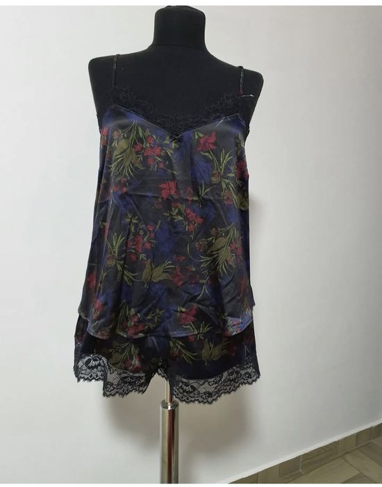 Set lenjerie de corp satinata C&A, top cu dantela si pantaloni scurti,