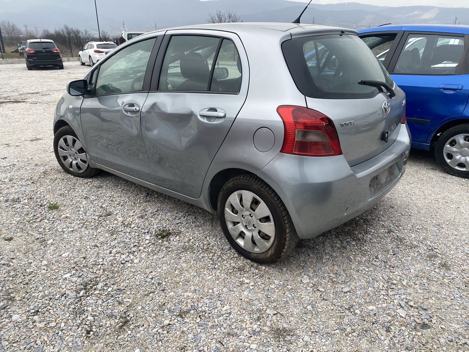 Тойота Ярис 1.0 на части