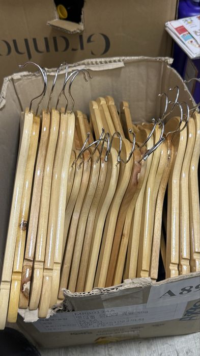 Продаютс вешалки, плечики