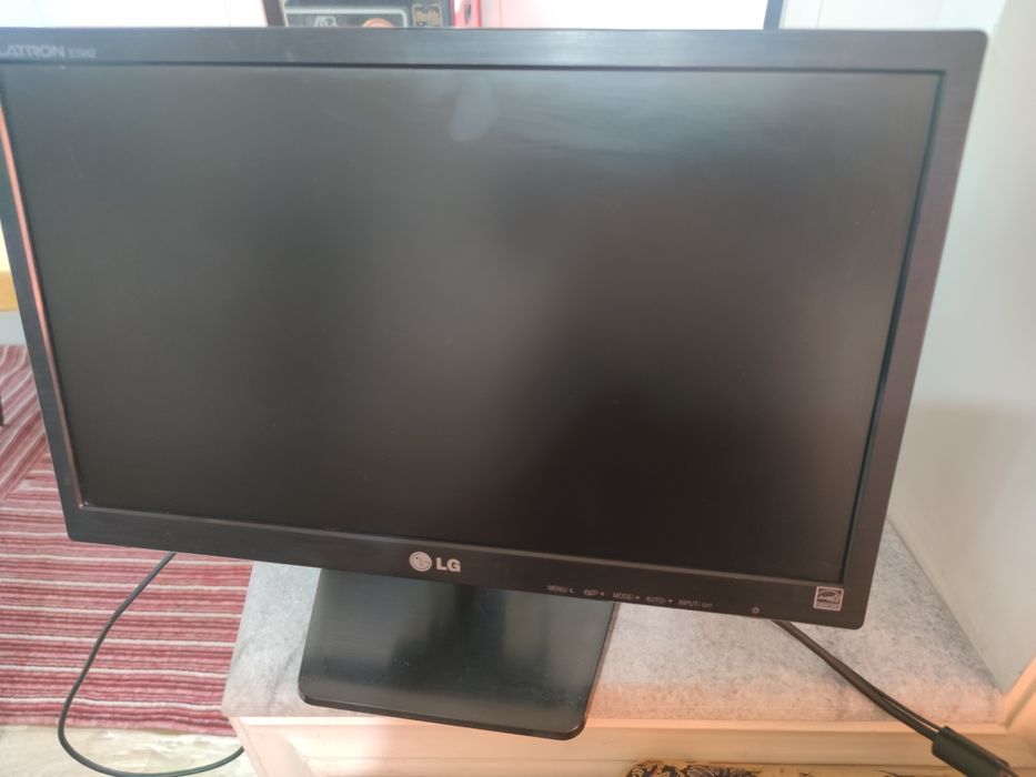 Монитор 19" LG FLATRON E1942C-BN