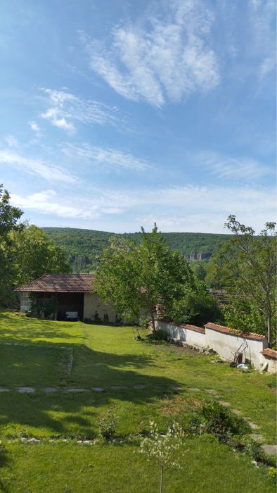 Продавам къща за гости