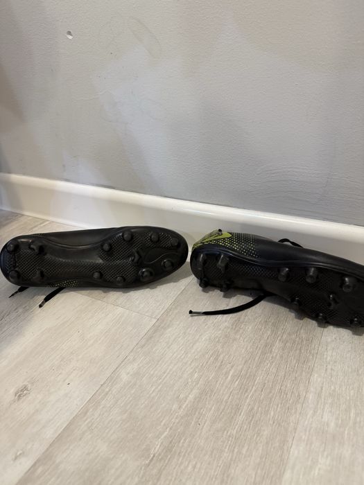 Продам бутсы футбольные