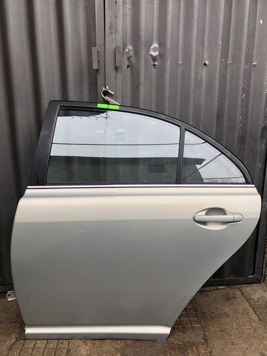 Задна лява врата за Тойота Авенсис Хечбек/Avensis T25 03г-08г