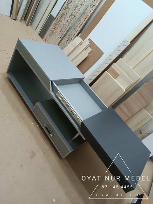 Журнальный столик. Офисные столы