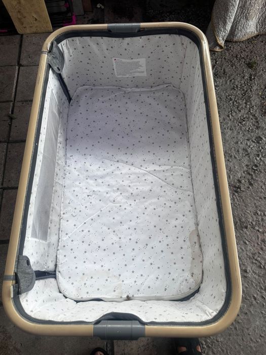 Продам детскую кровать качалку