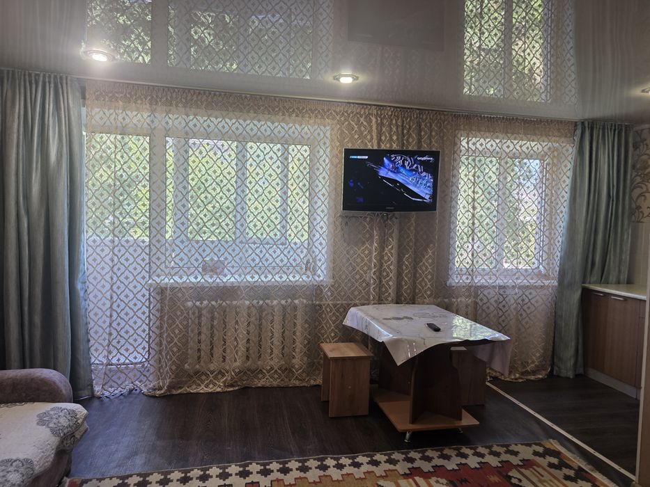 По часам 2000 тг за 1 ч. Центр