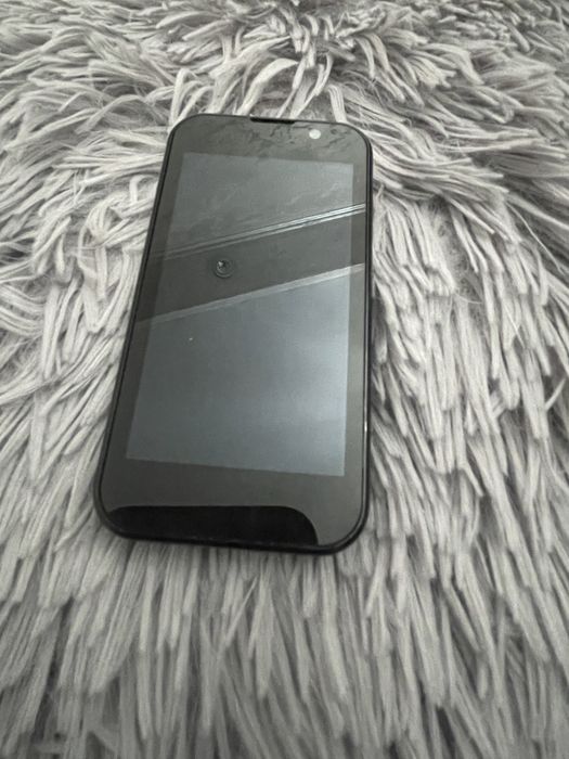 Мини смартфон с всички фунгции