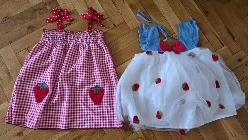 Лот дънкови роклички за момиченце, разм.1-2години и роклички с ягоди