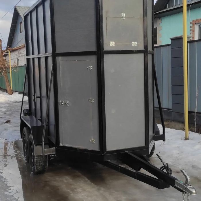 Коневозка, прицеп, скотовоз.